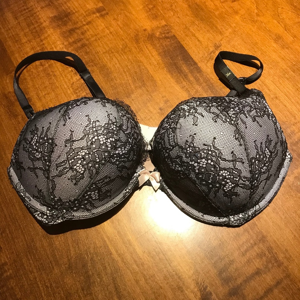 NWOT-Victoria’s Secret Bombshell Plunge 36C Bra